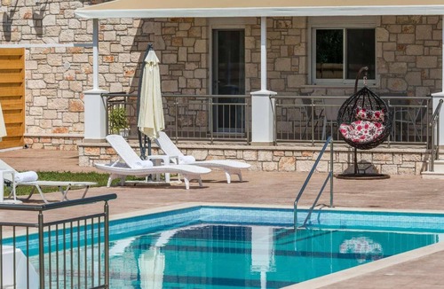Alykes Villa | Perfect for couples, short walk to beach and bars