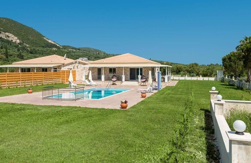 Alykes Villa | Perfect for couples, short walk to beach and bars