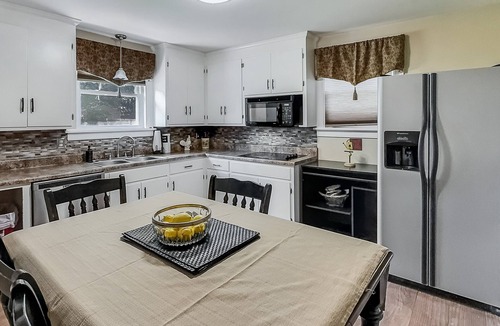 Chamberlayne House | Perfect for Extended Stays! Fenced Yard, Pets Welcome