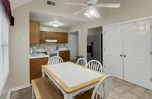 Richmond House | Perfect for Extended Stays! 1st Floor Bedroom, Fenced Area for Pets!