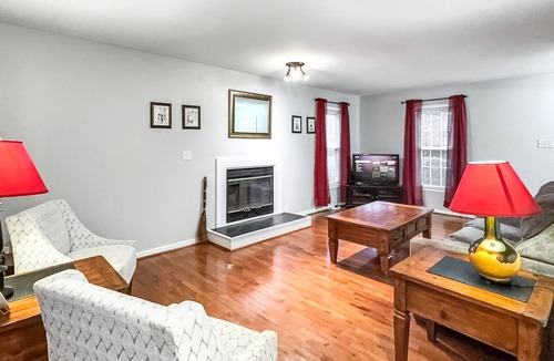 Innsbrook House | Perfect for Extended Stays! Fenced Yard! Pet Friendly!