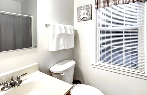 Innsbrook House | Perfect for Extended Stays! Fenced Yard! Pet Friendly!