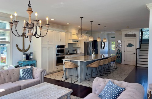 Ocean Park House | Perfect for Families & friends re-unions! Outdoor Hot Tub, Next to the beach!