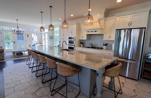Ocean Park House | Perfect for Families & friends re-unions! Outdoor Hot Tub, Next to the beach!