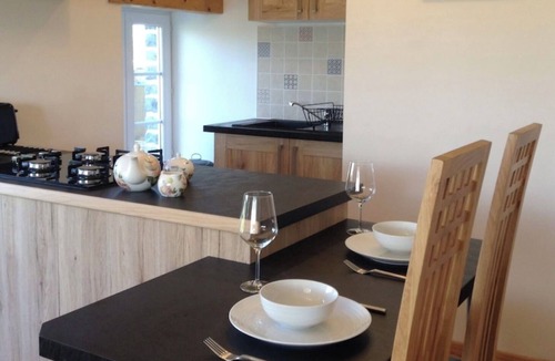 Le Mesnil-Garnier Cottage | Perfect for couples! Tasteful renovation and ideal location. Free WiFi.