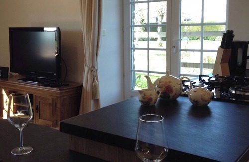 Le Mesnil-Garnier Cottage | Perfect for couples! Tasteful renovation and ideal location. Free WiFi.