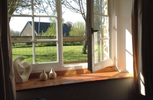 Le Mesnil-Garnier Cottage | Perfect for couples! Tasteful renovation and ideal location. Free WiFi.