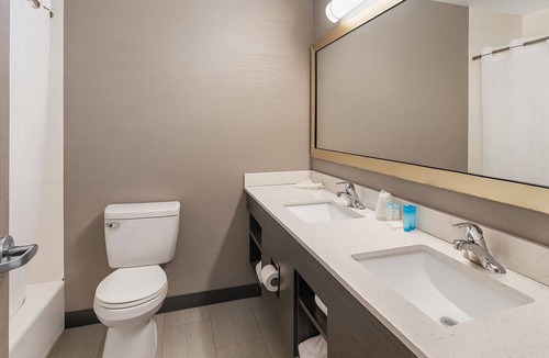 Foxboro Hotel | Perfect for Groups! 3 Spacious Units w/FREE Breakfast, Minutes to Patriot Place