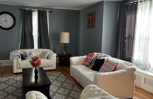Halfway House | Perfect for Groups! 8-Bedroom Home in Prime Area