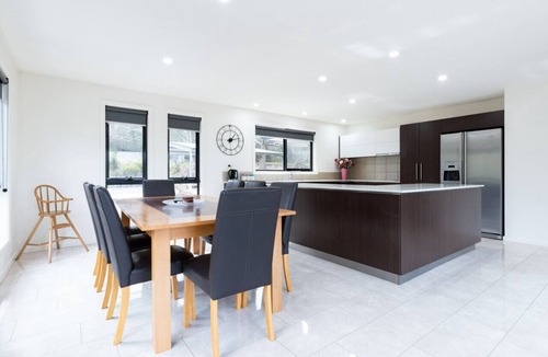 Newstead House | Perfect for groups and large families Sleeps 12