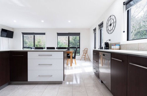 Newstead House | Perfect for groups and large families Sleeps 12