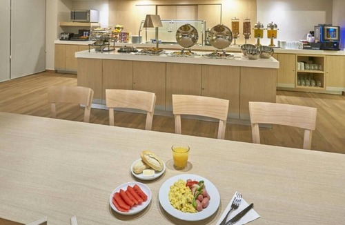 Cancun Apartment | Perfect for Groups: 2-Room Stay Near Airport + Pool, Free Shuttle & Breakfast