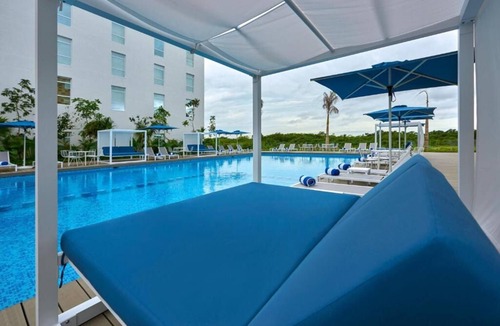 Cancun Apartment | Perfect for Groups: 2-Room Stay Near Airport + Pool, Free Shuttle & Breakfast