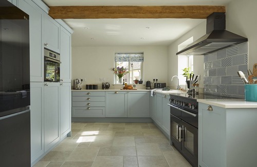 Bibury Apartment | Perfect for large groups. Be it birthdays, wedding parties or a family and friends get-together, we