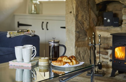Bibury Apartment | Perfect for large groups. Be it birthdays, wedding parties or a family and friends get-together, we