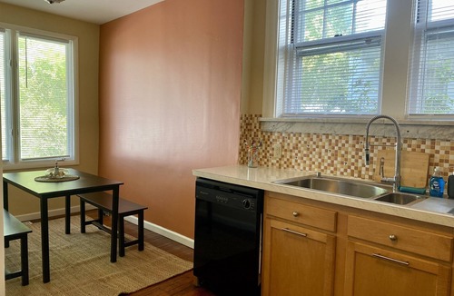 Mount Vernon House | Perfect for large families and groups, located walking distance to Downtown