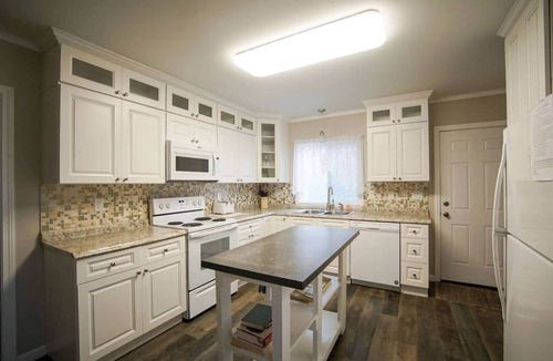 Downtown Niagara Falls House | Perfect for Large Groups - 10BR Sleeps 26 near the Falls