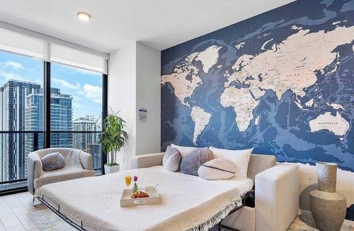 Downtown Miami Apartment | Perfect Group Stay: 6BR/2 Kitchens/2 Living Rooms