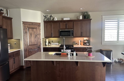 Western House | Perfect home away from home! Valley Views & close to town!
