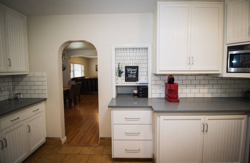 Windsor House | Perfect Home Base | Walk to Downtown | Sleeps 11!