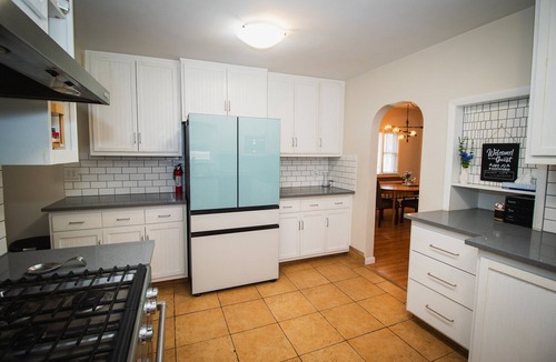 Windsor House | Perfect Home Base | Walk to Downtown | Sleeps 11!