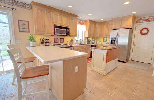Preston House | Perfect home for adventure! 2mi to Foxwoods, 15 min to Mystic, tour CT WineTrail