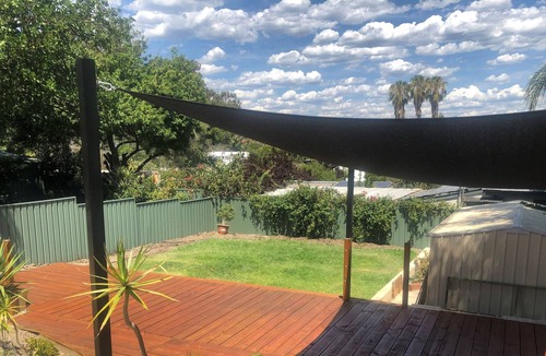 Bayswater House | Perfect home for families & pet friendly. Close to City/Airport & train station.
