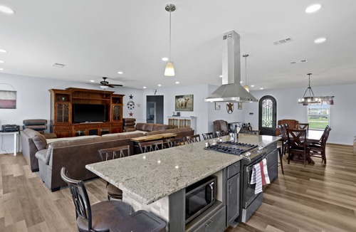 Joshua House | Perfect Home for Lg Groups, Travelers w/kids, Bonus 5k sqft Venue for Events!