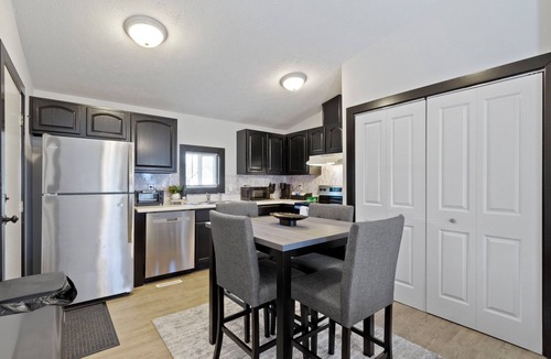 Westfield House | Perfect Large Group Getaway Near Grand Park, Ruoff Music Center
