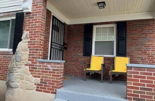 Silverton House | Perfect location 2 minutes to Kenwood Mall, 10 minutes to Downtown