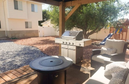 Ogden House | Perfect Location+4bd+Fully Fenced Yard+Gazebo+Hot Tub+Views!