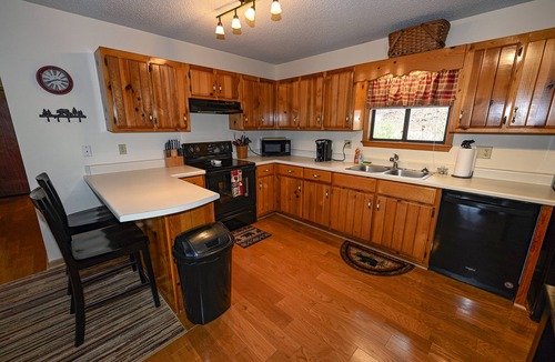 Murphy Cabin | Perfect Location, Close to town, Pet Friendly Cabin with a View, NEW HOT TUB