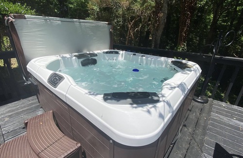 Murphy Cabin | Perfect Location, Close to town, Pet Friendly Cabin with a View, NEW HOT TUB