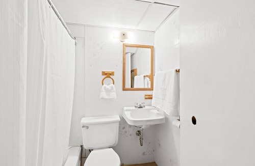 Ottawa Division House | Perfect Location- Few Steps to Algonquin College -Private Room - Girl Only House