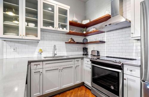 Cannonborough Elliotborough House | Perfect Location - King Street Condo