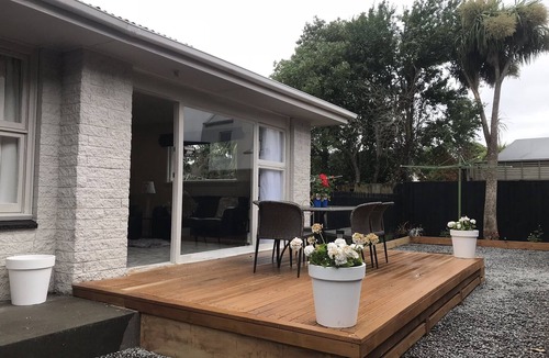 Saint Albans House | Perfect location - Merivale