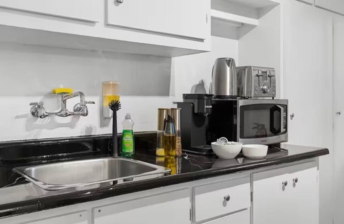 Haute-Ville Apartment | Perfect Location! Perfect Stay in Quebec City! Suite Jardin