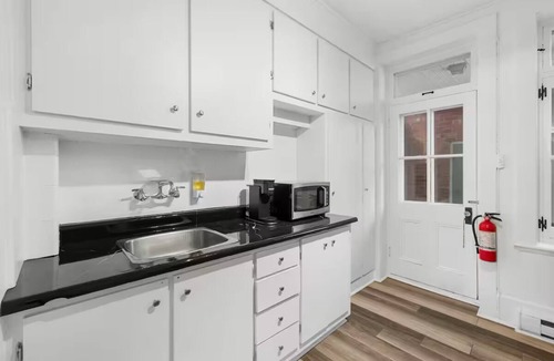 Haute-Ville Apartment | Perfect Location! Perfect Stay in Quebec City! Suite Jardin