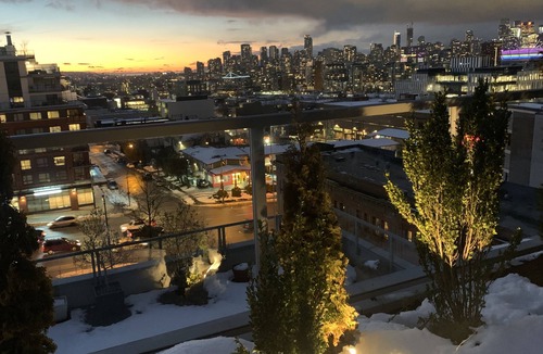 Mount Pleasant Condo | Perfect location/private patio/rooftops AMAZING VIEWS!/gym/courtyard