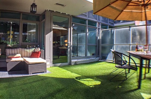 Mount Pleasant Condo | Perfect location/private patio/rooftops AMAZING VIEWS!/gym/courtyard