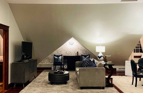 Top of the Hill Apartment | Perfect Location, Walk to Harbor or Downtown