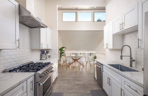Leucadia House | Perfect Luxury Beach House in coastal Encinitas: Pools, Tennis, Surf & Legoland!