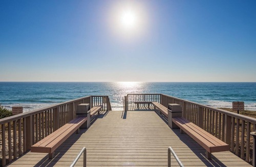 Leucadia House | Perfect Luxury Beach House in coastal Encinitas: Pools, Tennis, Surf & Legoland!