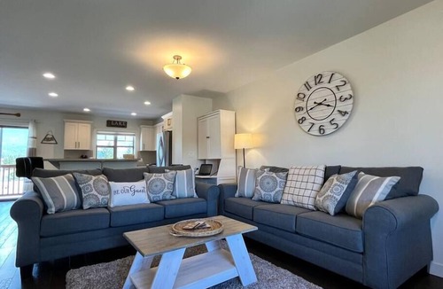 Invermere House | Perfect Mt. View Townhouse | Garage | Deck | BBQ