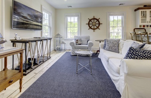 Southold Apartment | Perfect North Fork Pied-A-Terre: Heart of North Fork Wine Country by the Beach!