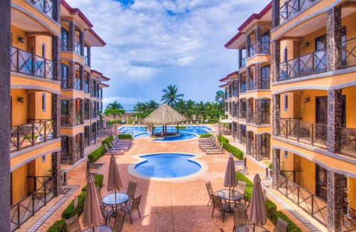 Barrio Los Villalobos Condo | Perfect Oceanfront Location - 3 Bedroom Condo in Jaco with Cascading Pools