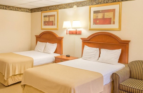 Campbelltown Hotel | Perfect Palmyra Escapade! Minutes to Hershey Trolley Works, FREE Breakfast