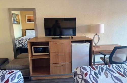 St. George Hotel | Perfect Pit Stop: Quiet Stay with Easy Dining Access for Road Travelers