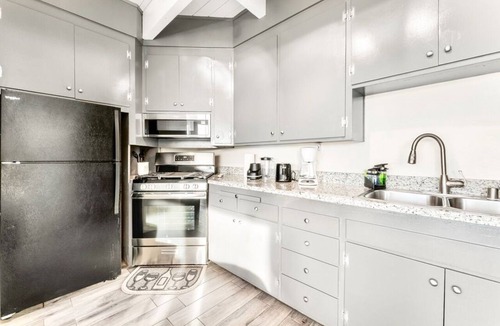 Seaside Apartment | Perfect Private Seaside Beach Getaway w/Bay Views!