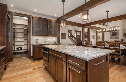 Cle Elum House | Perfect Retreat for multiple families! On the Golf Course | Hot Tub and more!